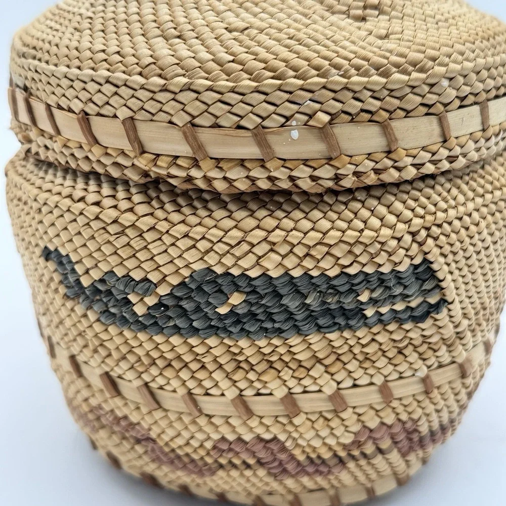 Vtg Nootka/ Makah Domed Lidded Native American Basket Northwest Coast 6.5